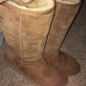 CHESTNUT UGGS